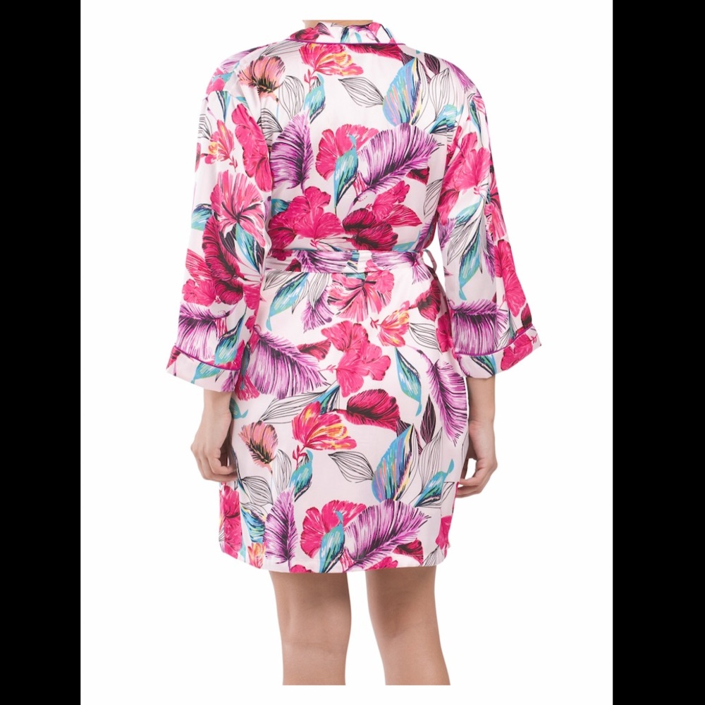 CYNTHIA ROWLEY
Satin Piped Robe With Pockets - Picture 2 of 7